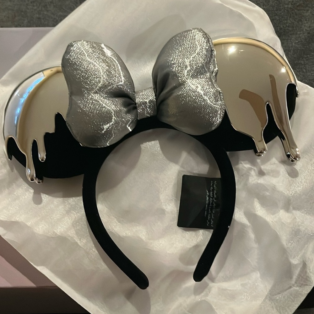 Limited Release Disney 100 Platinum Drip Minnie ears